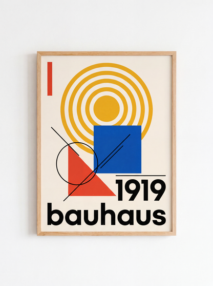 Bauhaus Poster — Geometrie Primär – gerahmtes Poster an weißer Wand